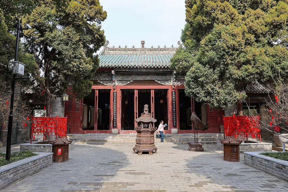 หอสมาคมซานซี–ส่านซี เมืองโป๋โจว หรือ 花戏楼 ที่เดิมชื่อศาลกวนอูใหญ่