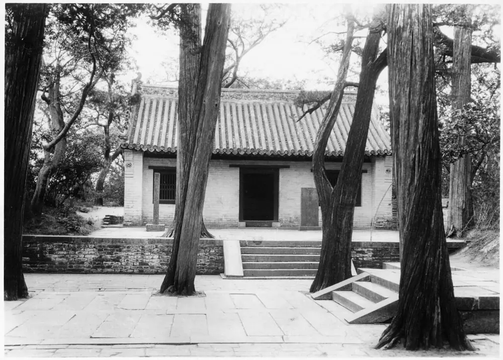 เรือน 子贡庐墓处 ในสุสานตระกูลข่ง ภาพถ่ายปี 1929