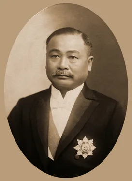 ภาพถ่ายจานเทียนโย่ว 詹天佑 บิดาแห่งการรถไฟจีน คนแซ่เจียม แซ่จาน ปี 1918 ไว้หนวด สวมสูทสีดำ ติดเครื่องอิสริยาภรณ์รูปดาว
