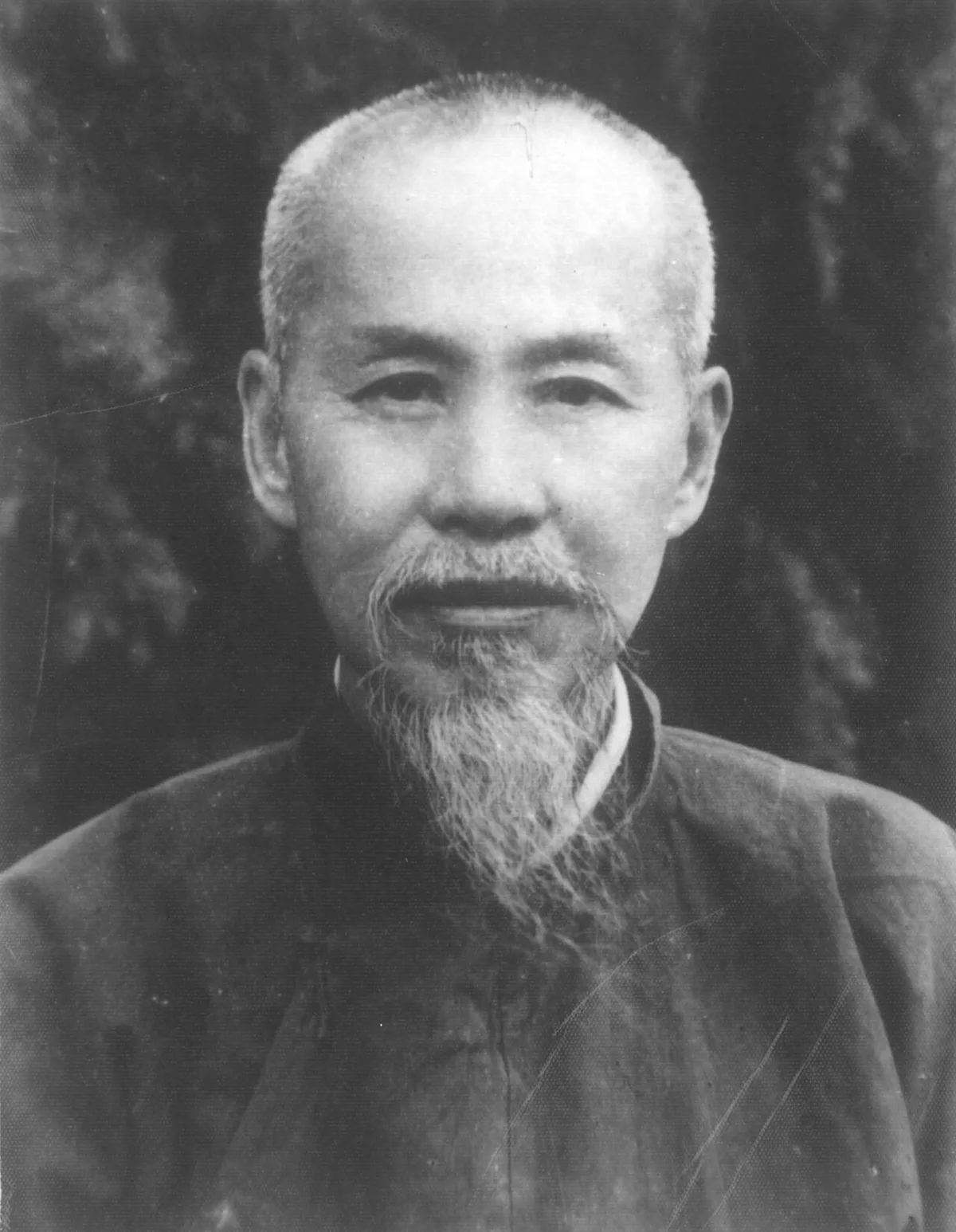 ภาพถ่ายขาวดำสยงสือลี่ 熊十力 นักปรัชญาแซ่สยง ชายสูงวัยหนวดเคราขาว
