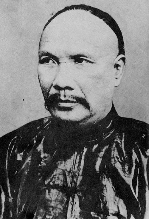 ภาพถ่ายขาวดำของ 丘逢甲 กวีแซ่ชิว ผู้รณรงค์ให้กลับไปใช้อักษร 丘