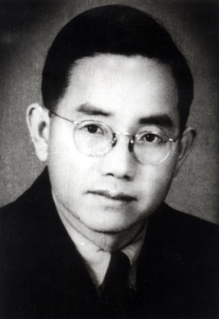 ภาพถ่ายขาวดำถูฉางวั่ง 涂长望 นักอุตุนิยมวิทยาแซ่ถู แซ่ทู้ สวมแว่นกรอบกลมและชุดสูท