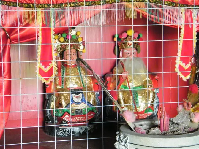 รูปเคารพ 福德老爷 กับภรรยา ศาลเจ้าที่แต้จิ๋วต้าฮาว ซัวเถา เจ้าที่ชุมชน ไม่ใช่ตี่จู้เอี๊ยะในบ้าน