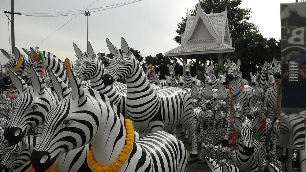 ศาลตายายเมืองทองธานีกับม้าลายแก้บน ความเชื่อไทยร่วมสมัย ไม่เกี่ยวกับตี่จู้เอี๊ยะ